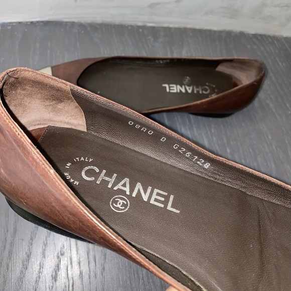 Chanel Brown Ballet Flats with silver Metal Toe. Size 39 - Picture 4 of 13